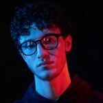 How Do Free AI Headshot Photo Generators Compare to Paid Ones?