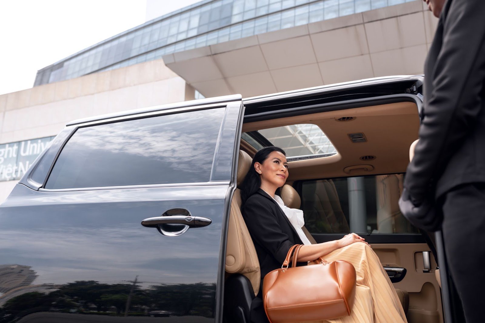 Woman’s Guide to Airport Transfers