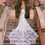 How to Accessorize Your Wedding Dress Without Overdoing It