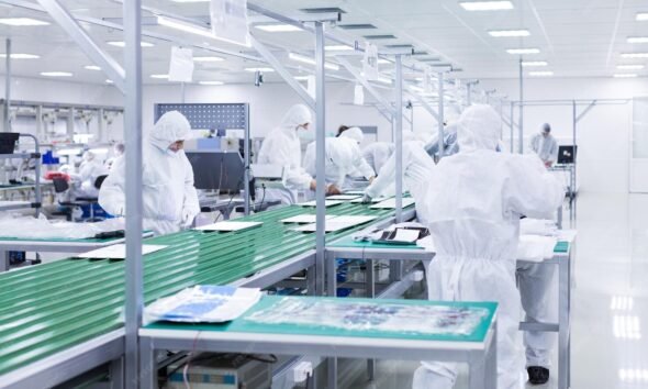 Designing a Flat Display Cleanroom